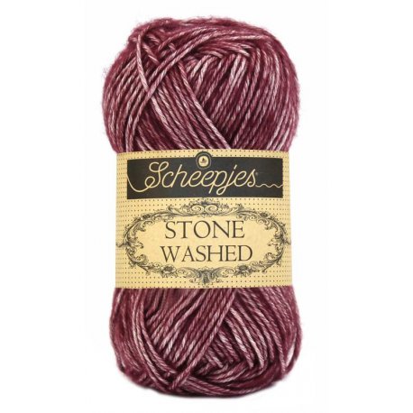 Stone Washed. Pendikte 3-3,5 mm. Kleur 810. Garnet. Scheepjeswol.