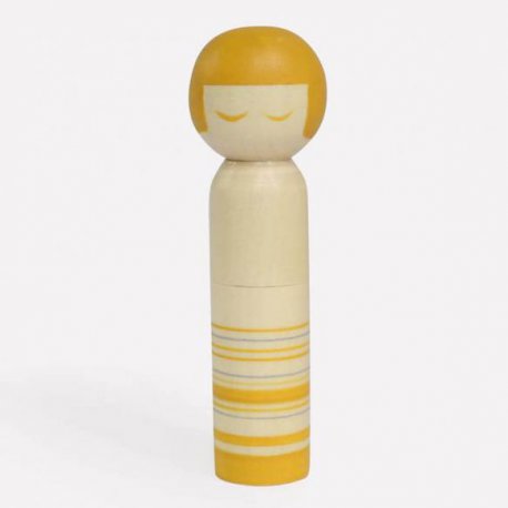 COHANA KOKESHI DOLL SPELDENKUSSEN GEEL 45-183
