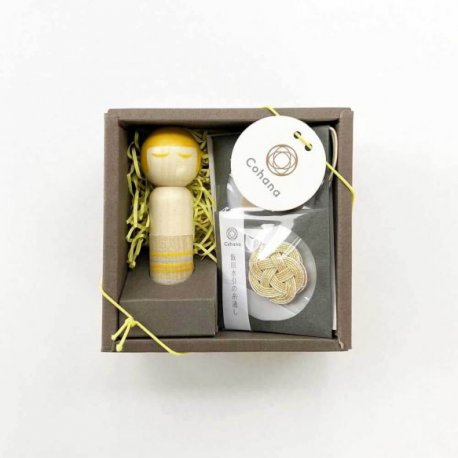COHANA KOKESHI DOLL SPELDENKUSSEN SET GEEL 45-235