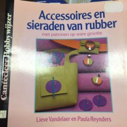 Boekje Accessoires en Sieraden van Rubber
